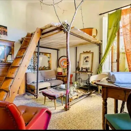 Urban Utopia Bed and breakfast